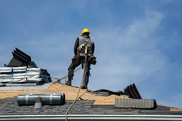 Professional Gutter Installation technician working in Northbrook, OH